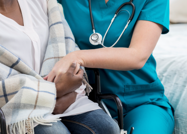 médico ou enfermeiro e paciente